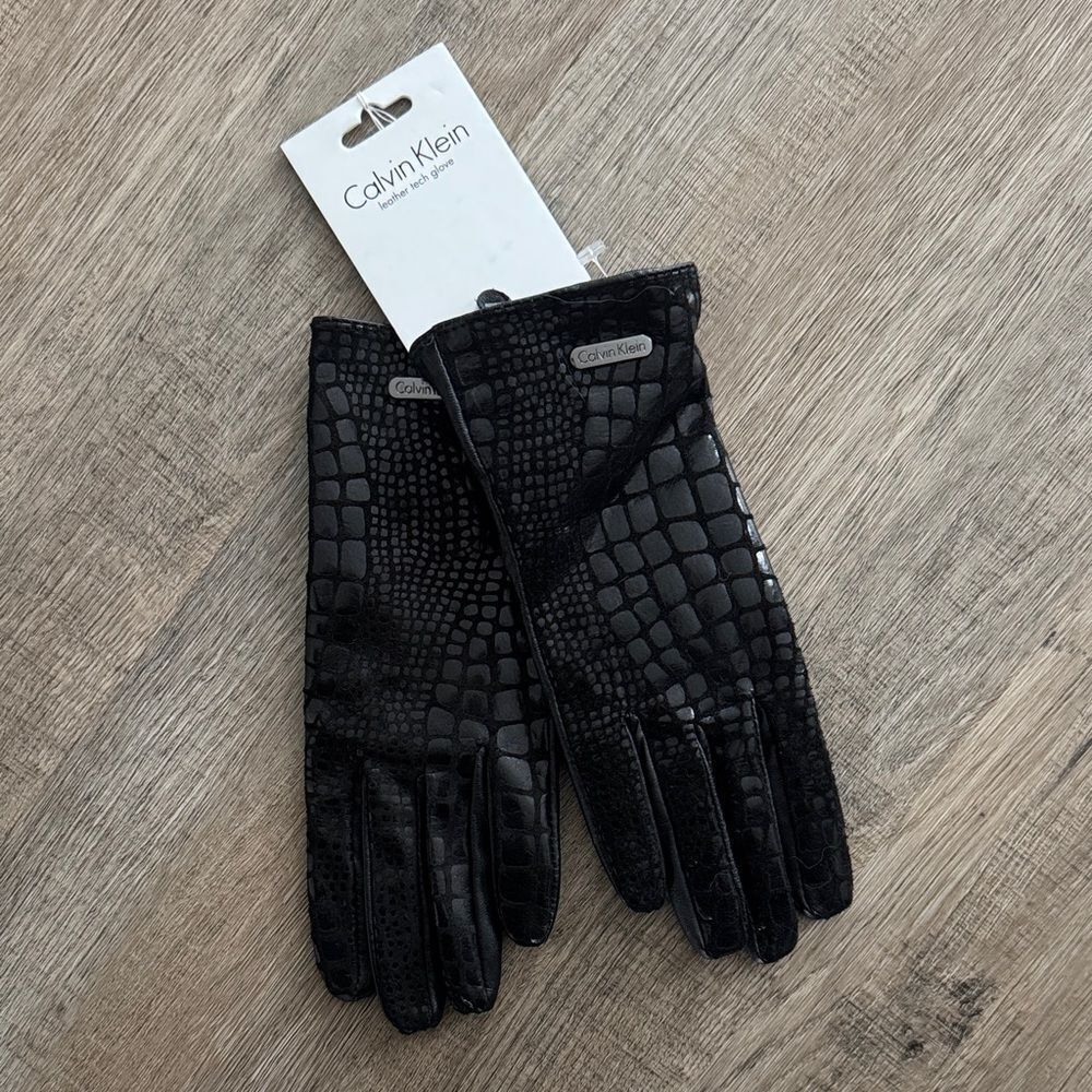 Calvin Klein Black Croc-Embossed Gloves